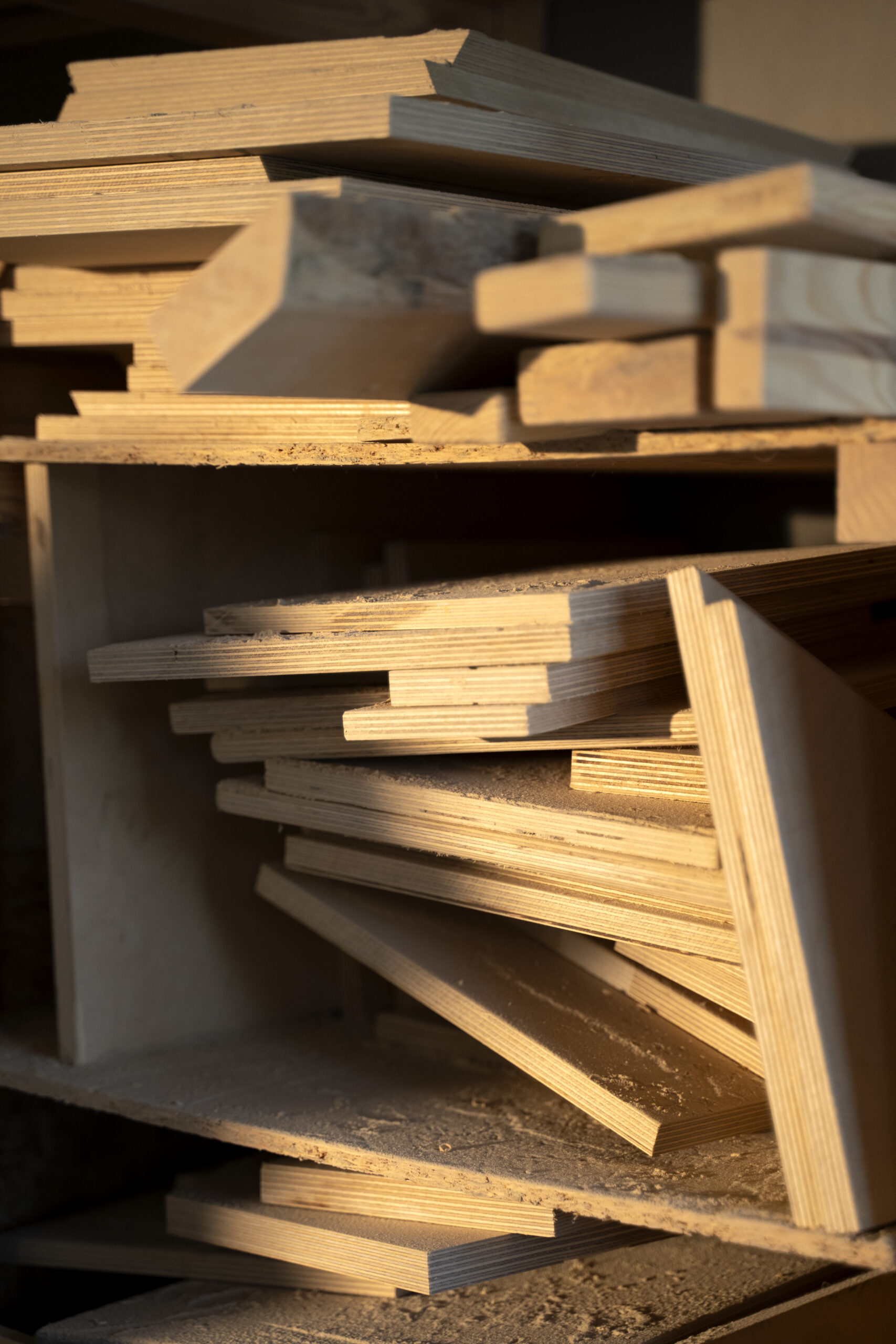 wood-pieces-arrangement-atelier